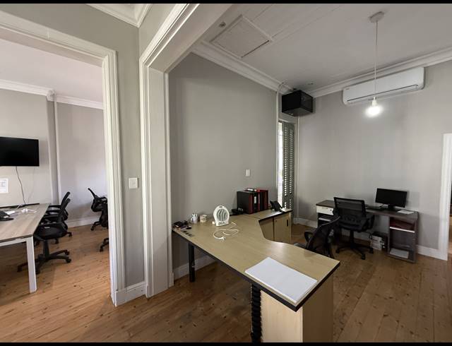 80M² OFFICE TO LET IN CLAREMONT
